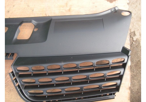 решітка радіатора Renault Clio II, Symbol, 8200083138